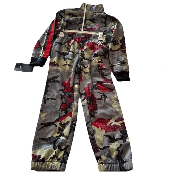 NWT !Nike Boy 2 Piece Jogging Set ~ Gray, green & Red ~ Camouflage - Picture 6 of 8